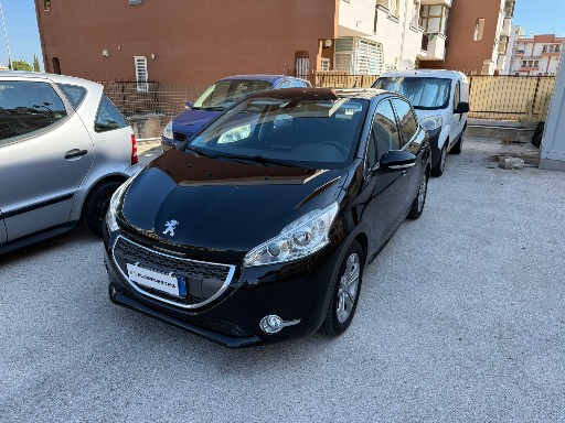 Peugeot 208 1.4 HDi 68 CV 5 porte Allure 
